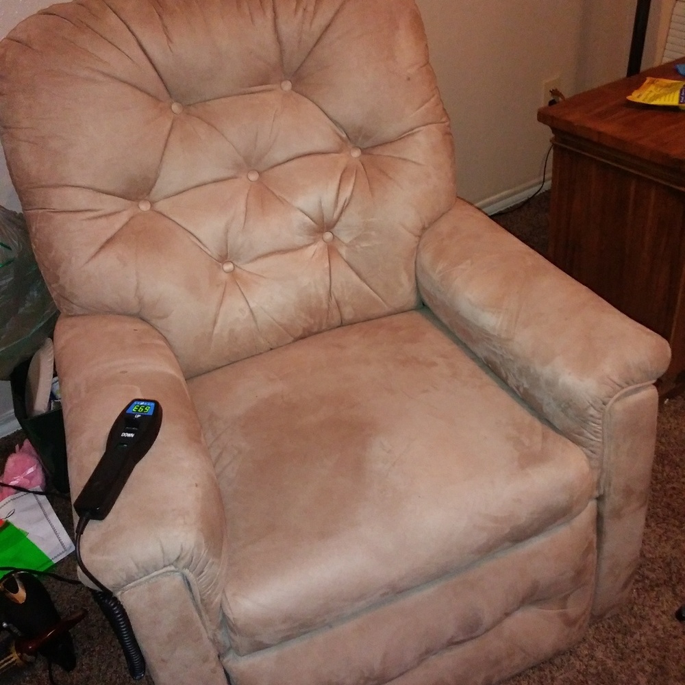 Electric powerlift recliner. Less than 1 year old!